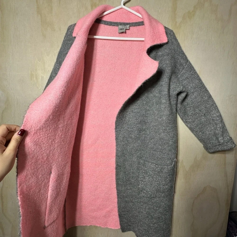 ASOS Women’s Gray and Pink Sweater/Cardigan. Soft and stretchy. Size‎ 4